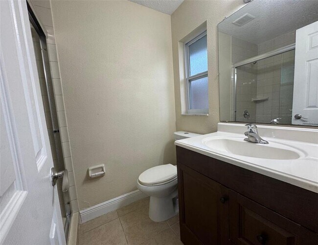 Building Photo - 10618 Eastview Dr