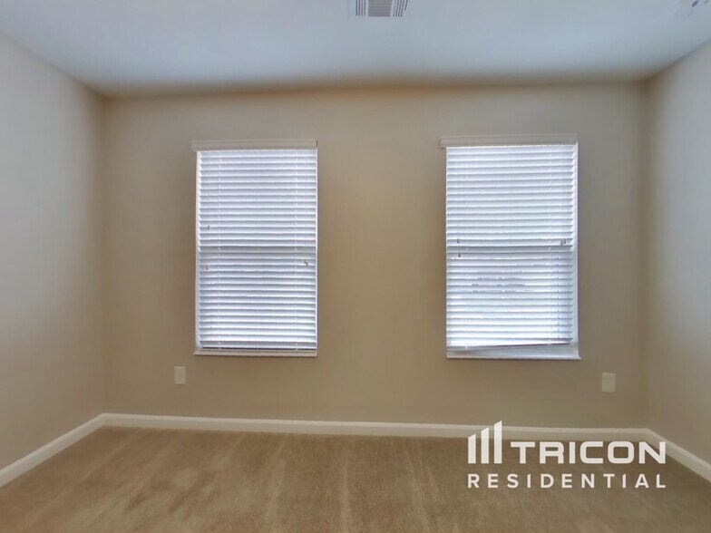 Building Photo - 10 Moonrise Crossing