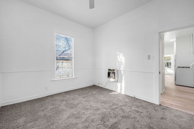 Building Photo - 526 W Munson St