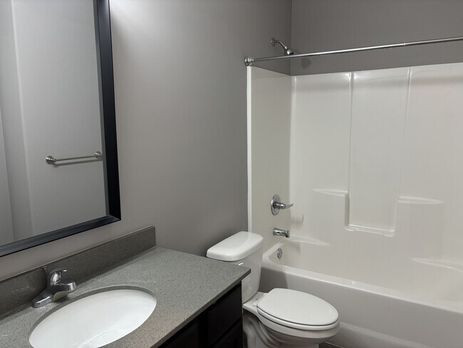 Building Photo - 464 S Longbranch Dr