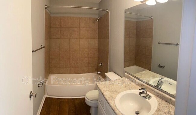 Building Photo - 2021 Highridge Dr SW