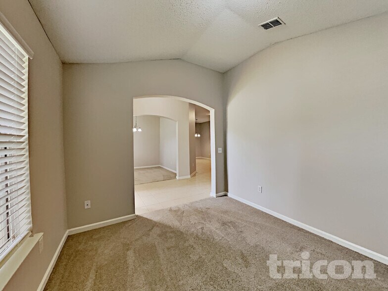 Building Photo - 10979 Apple Blossom Trail E