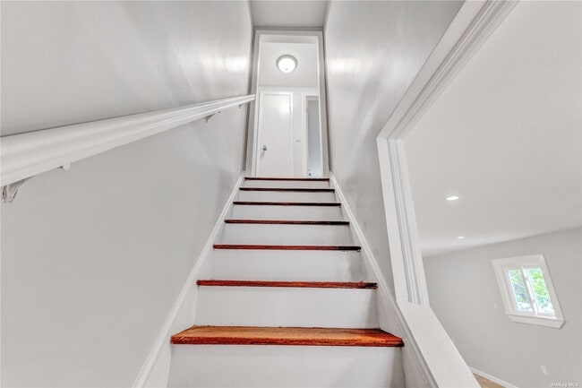 Building Photo - 675 S Long Beach Ave