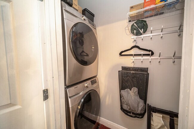 Building Photo - 309 King William St