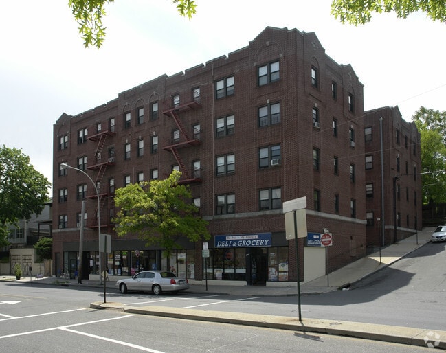 Primary Photo - 82 Bank St
