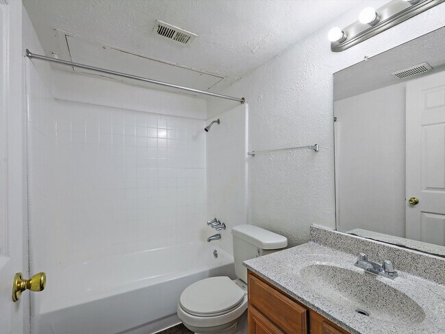 Building Photo - Enjoy Comfortable, Budget-Friendly Living at Marbella Apartments in Dallas, TX