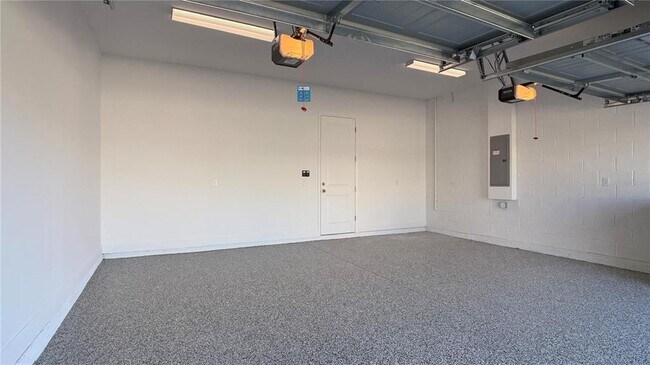 Building Photo - 14415 Crest Palm Ave