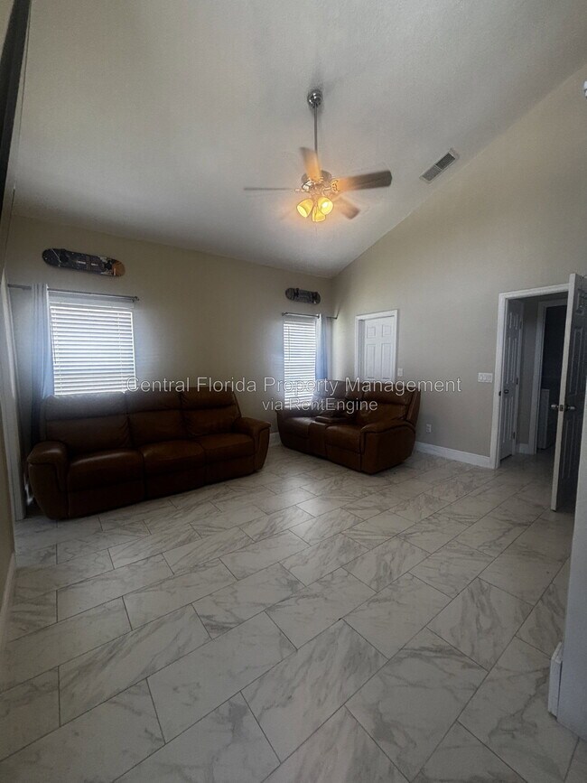 Building Photo - 12672 Lakebrook Dr