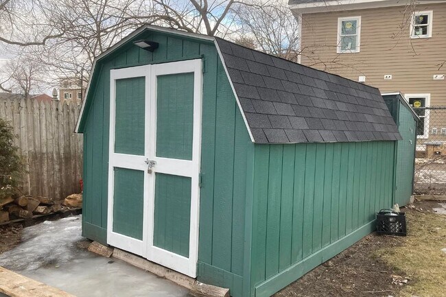 Shed - 2 S Franklin St