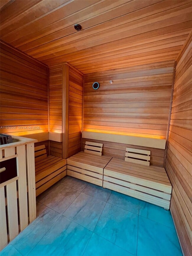 Building Photo - 700 NE 26th Terrace