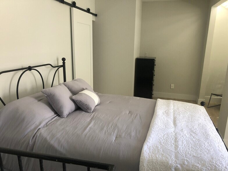 Building Photo - 1412 N Crescent Heights Blvd