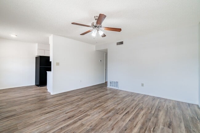 Building Photo - 2020 Baldwin St