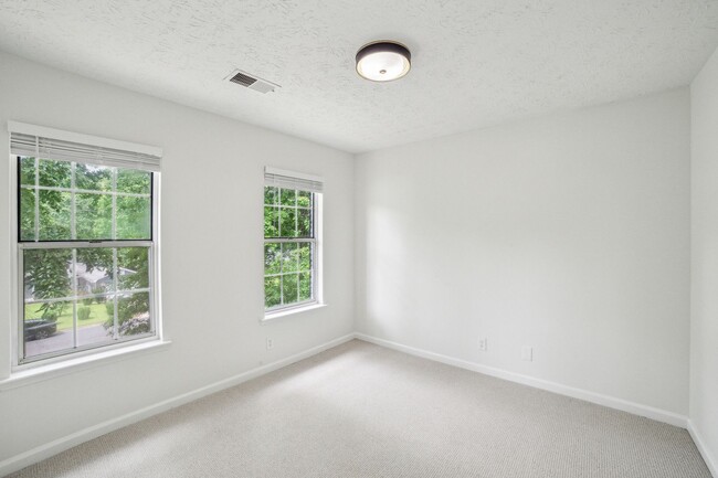 Building Photo - 3 bed 3 bath in Jonesboro!