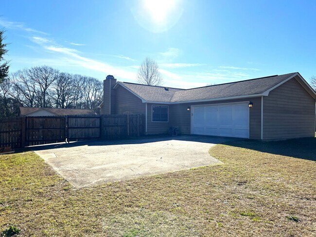Building Photo - Great Home in Dove Cove Subdivision