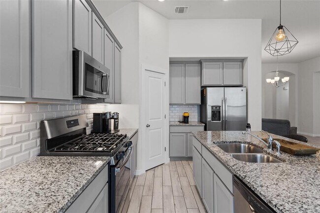 Building Photo - 11000 American Mustang Lp