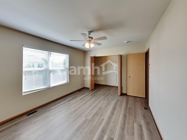 Building Photo - 1612 Lake Pointe Dr