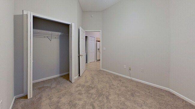 Building Photo - 2 Bed 2 Bath Condo Available in Villa Beauclerc!