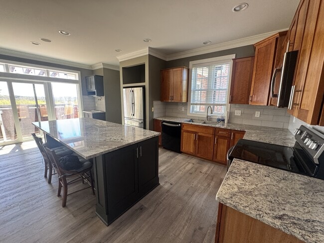 Building Photo - 118 Captains Ln