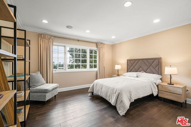 Building Photo - 9023 Alto Cedro Dr