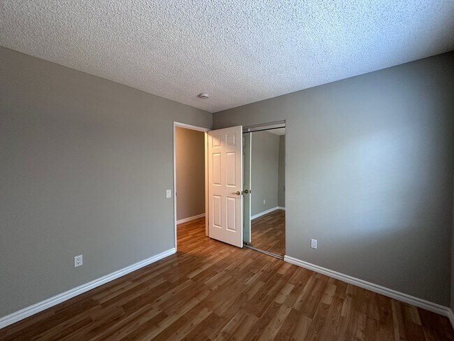 Building Photo - THIS is YOUR home, stunning 4/2 w/ AC, near Foothills