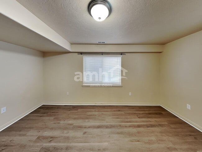 Building Photo - 10766 N Cypress