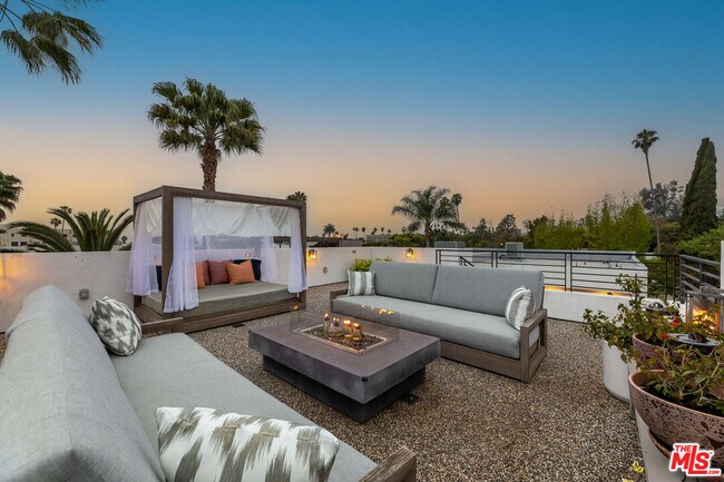 Building Photo - 1540 N Curson Ave