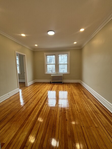 262 Ellis Ave 1 - 263 Ellis Ave