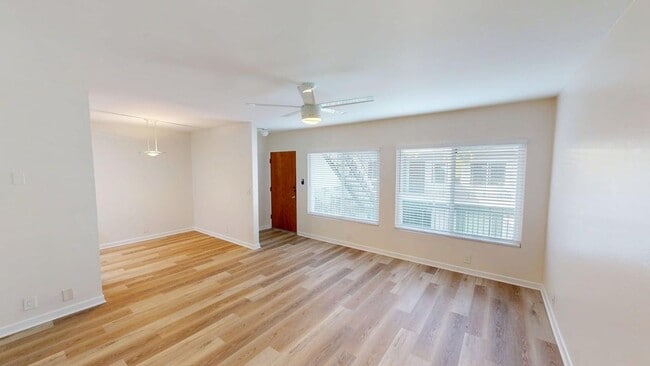 Building Photo - Spacious 2 Bedroom Condo in Central Village with AC. Water, Cable, Trash Included!