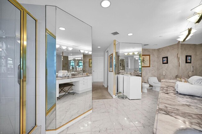 Building Photo - 301 N Birch Rd