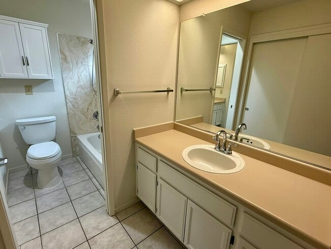 Building Photo - 620 Oriole Ave