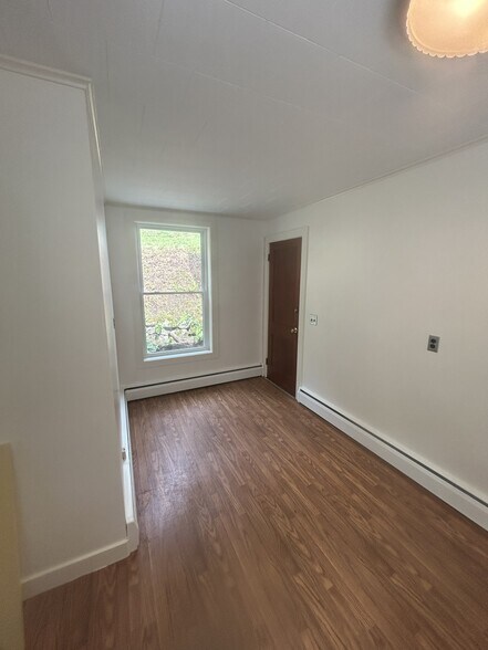 Building Photo - 472 Marlboro St