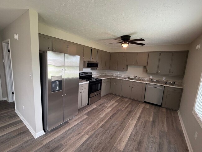 Building Photo - 4405 Diddle Dr