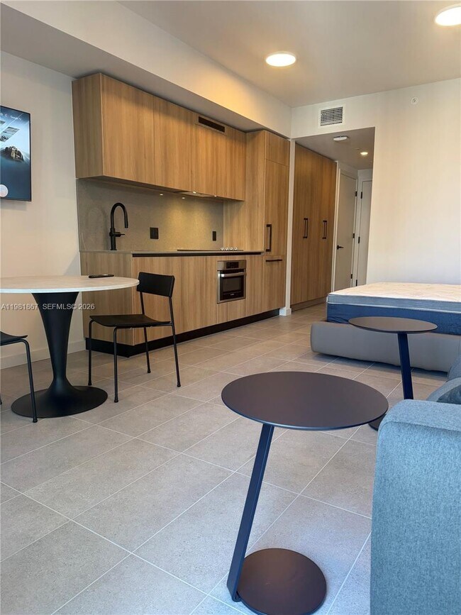 Building Photo - 121 NE 5th St