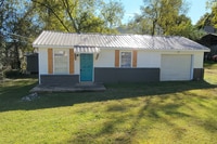 Building Photo - 2 bedroom 1 bath house - 3 minutes from No...