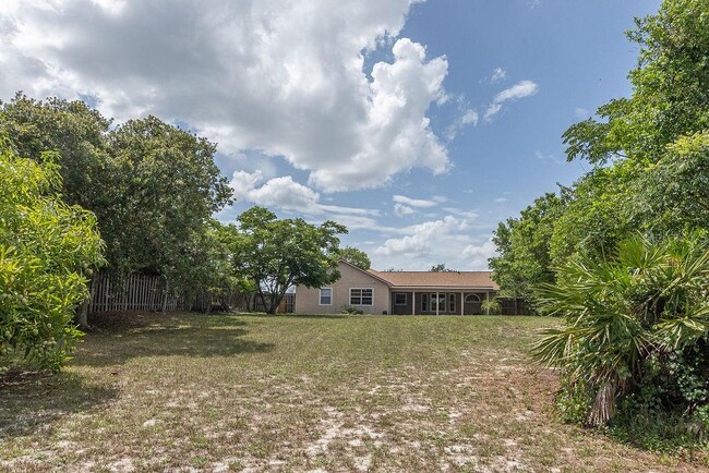 Building Photo - 1465 Eden Dr