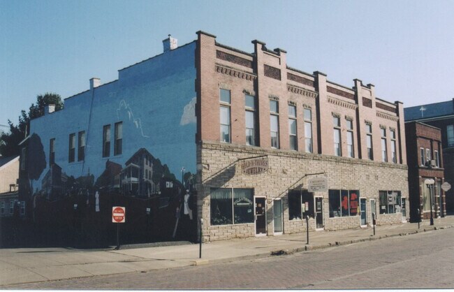 Primary Photo - 80 W Washington St