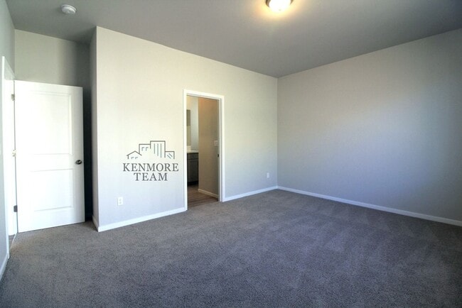 Building Photo - 3 Bedroom, 2 Bath Townhome in West Pasco