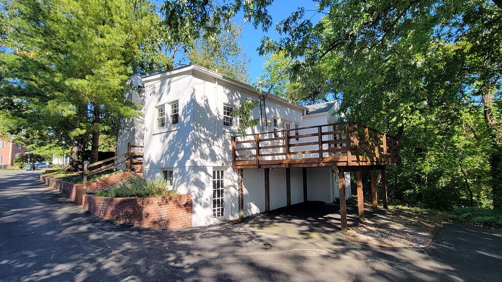 Building Photo - 2619 S Joyce St