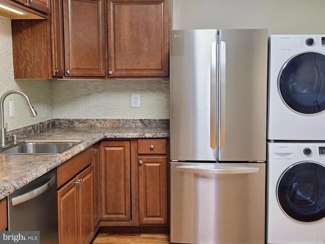 Building Photo - 5903 Mt Eagle Dr