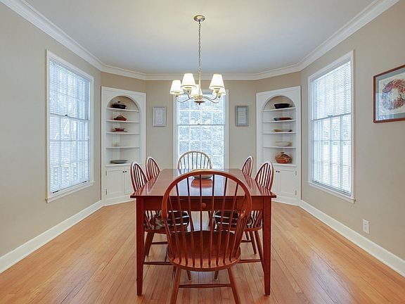 Building Photo - "Charming 3-Bed Home with Granite Elegance...