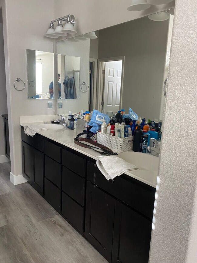 Building Photo - Beautiful Los Banos Rental
