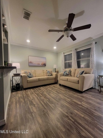 Building Photo - 1282 Beach Blvd