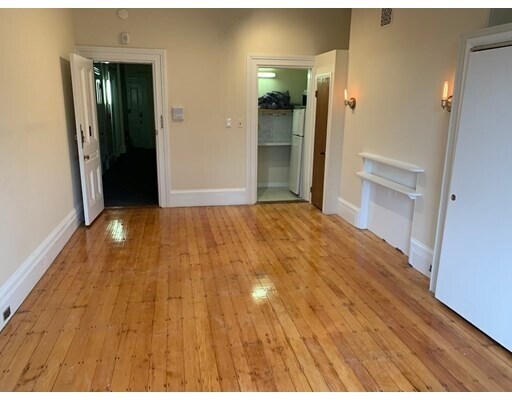 Building Photo - 291 Beacon St