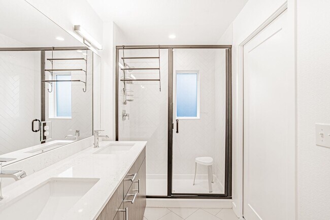 Building Photo - Contemporary 3BD, 2.5BA Edgewood Home with Fenced Yard and Carport