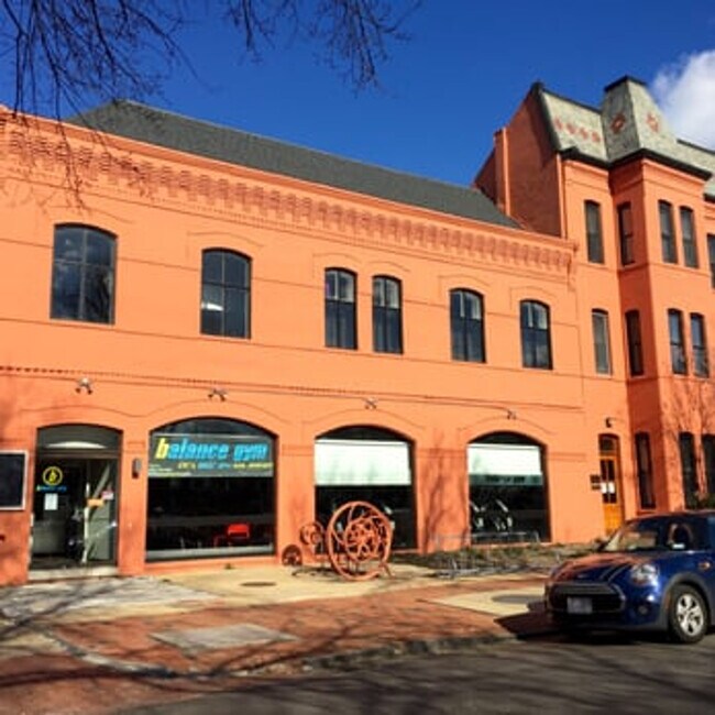 Building Photo - 325 5th St SE