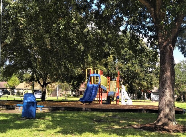 Building Photo - 3806 Pecan Cir