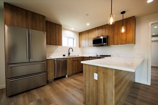 Building Photo - 5935 Comey Ave