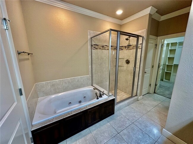 Building Photo - 6613 W Valley View Rd