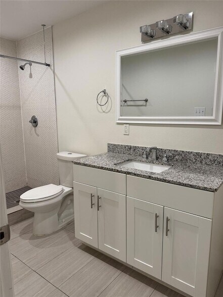 Building Photo - 935 La Posada Dr