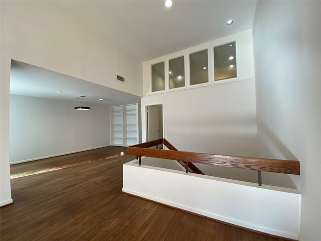 Building Photo - 5003 Yoakum Blvd